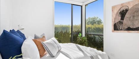 4 bedrooms, in-room safe, desk, iron/ironing board