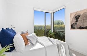 3 bedrooms, in-room safe, desk, iron/ironing board