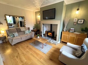 Smart-TV, Kamin, Bücher