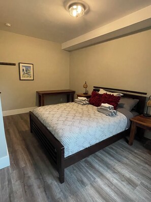 1 bedroom, desk, free WiFi, bed sheets