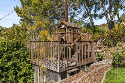Ocean Views Abound From This Midcentury Modern Home