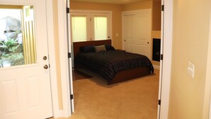 A bedroom with a bed, a door, and a window. - Easy freeway access, 1.5 miles to Hayward Field (Eugene)