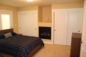 2 bedrooms, WiFi - Easy freeway access, 1.5 miles to Hayward Field (Eugene)