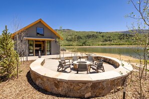 Outdoor dining - Sky Aspen Chalet. 3 BR, 3 Bath Sngl Fam- Near Skiing! Amenities! Views! Monthlys (Silverthorne)