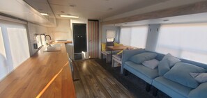 Living area - Delightful 1 BR - RV, Not far from the beach (Torrance)