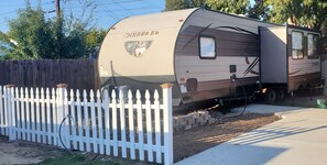 Property grounds - Delightful 1 BR - RV, Not far from the beach (Torrance)