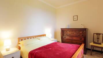 2 bedrooms, individually decorated, individually furnished