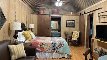 2 bedrooms, desk, bed sheets