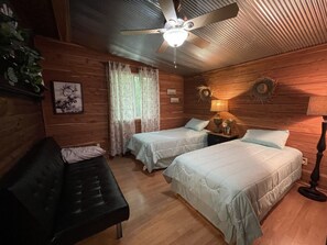 2 Schlafzimmer, Schreibtisch, Bettwäsche