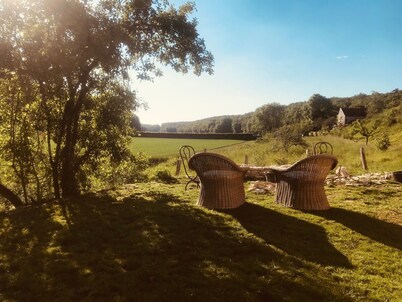 The Manoir de Pimelles is located in Burgundy 2h15 from Paris