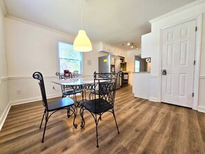 Dining - Cheerful 2-bedroom Townhouse in Smyrna (Smyrna)