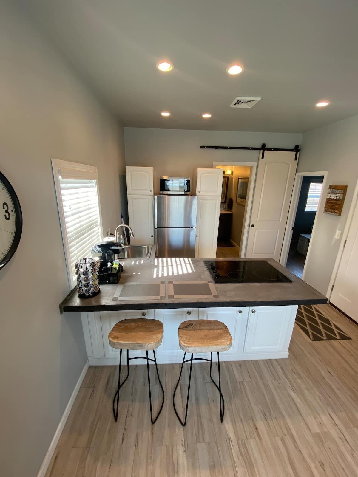 雪櫃、微波爐、焗爐、爐具