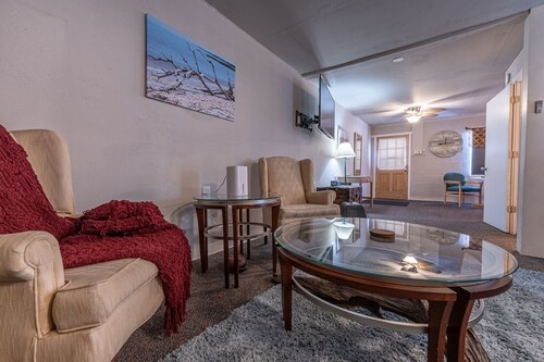 Driftwood Suite at Lake Sometimes