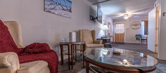 Driftwood Suite at Lake Sometimes