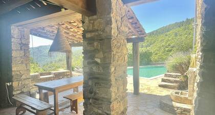 Propriété en pleine nature, grande piscine ArdÚche et Cevennes ardÚchoises