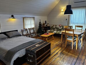 3 bedrooms, iron/ironing board, travel cot, free WiFi