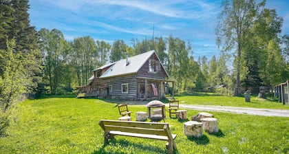 Historic Century-Old Cabin in Downtown Hope