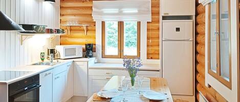 Fridge, microwave, dishwasher, cookware/dishes/utensils