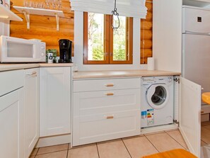 Fridge, microwave, dishwasher, cookware/dishes/utensils - Purnutar a by Interhome (Lieksa)