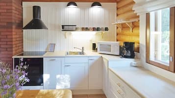 Fridge, microwave, dishwasher, cookware/dishes/utensils