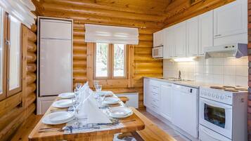 Geladeira, micro-ondas, lava-louças