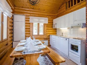 ثلاجة، ميكروويف، غسالة أطباق، مستلزمات طهي/أطباق/أوعية