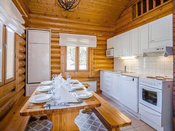 Geladeira, micro-ondas, lava-louças