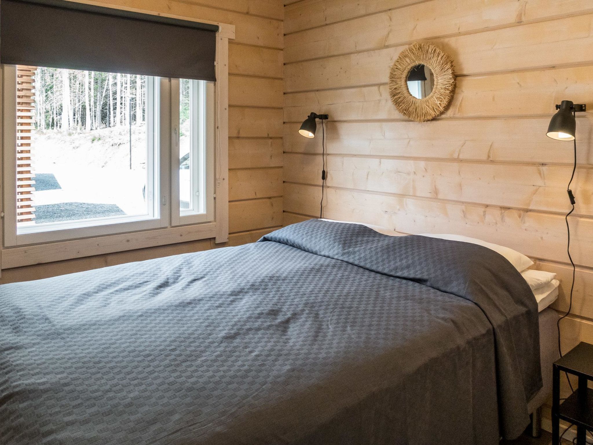 1 bedroom, travel crib, internet