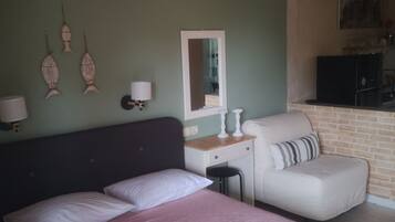Traditional Studio, Non Smoking, Sea View | Hypo-allergenic bedding, memory foam beds, individually furnished