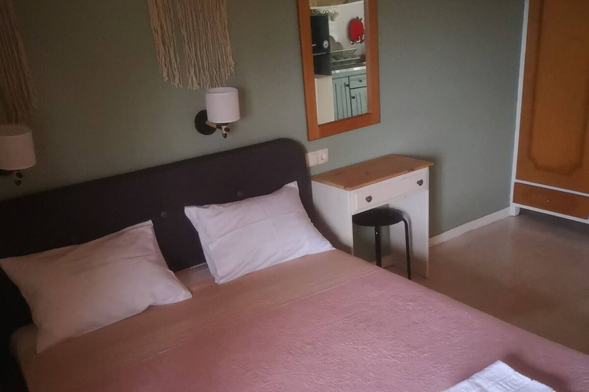 Traditional-Apartment | Allergikerbettwaren, Betten mit Memory-Foam-Matratzen