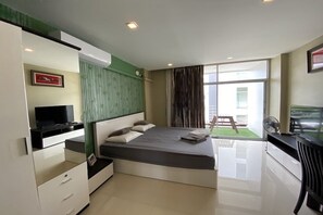 1 bedroom, desk, free WiFi, bed sheets