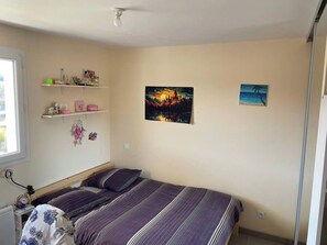 4   多间卧室、熨斗/熨衣板、免费 WiFi、床单