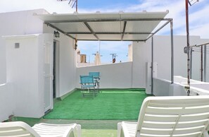 Unclassified image, 3 of 12, button