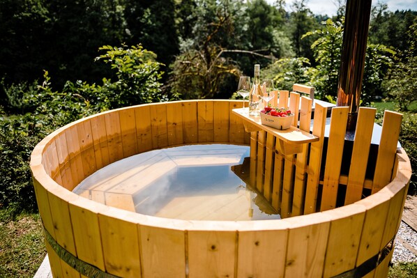 Outdoor spa tub