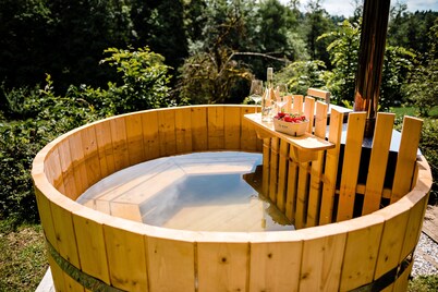 Wooden Forest villa- hot tube, sauna, nature!