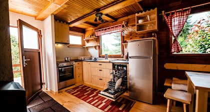 Wooden Forest villa- hot tube, sauna, nature!
