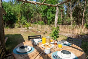 Outdoor dining - Nice 2 bedroom house near the beach, Seignosse (Soustons)