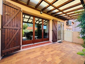 Exterior detail - Argelès-sur-Mer: 2-BR Villa, 6 pax, garden, parking (Argelès-sur-Mer)