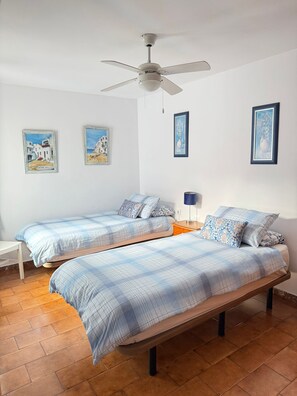 Silitysrauta/-lauta, Wi-Fi, vuodevaatteet