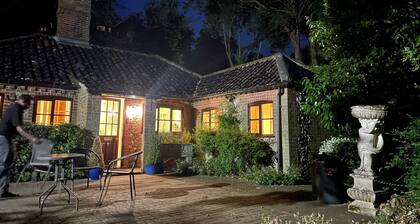 Riverside cottage in idyllic location with private mooring.Great for fishing!