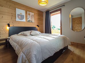 3 bedrooms, free WiFi, bed sheets - Superb 3* Duplex Chalet with Parking and WIFI at the Foot of the Slopes, Valmorel (Valmorel)