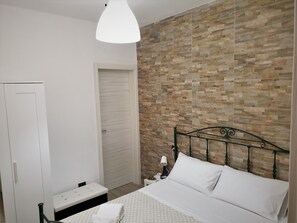 2 Schlafzimmer, Schreibtisch, Bügeleisen/Bügelbrett, kostenloses WLAN