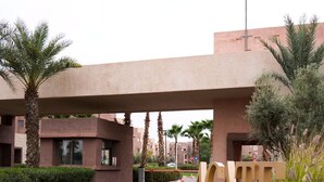 A sign for Marrakech Golf City with a modern building in the background. - PRESTIGIA GOLF CITY MARRAKECH (Marrakech)
