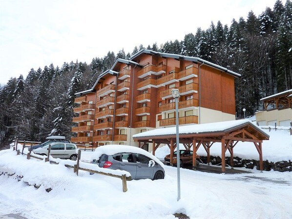 المنشأة من الخارج