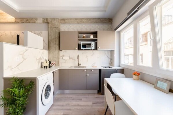 Fridge, microwave, coffee/tea maker, electric kettle