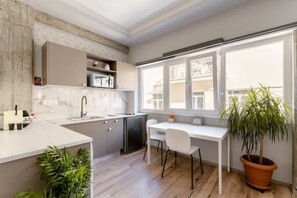 Fridge, microwave, coffee/tea maker, electric kettle