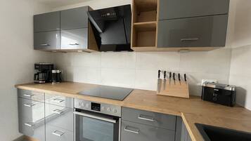 Réfrigérateur, four, plaque de cuisson, lave-vaisselle