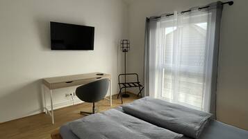 1 bedroom, desk, free WiFi, bed sheets