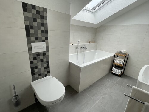Modern "industrial style" vacation apartment with terrace + nearby playground