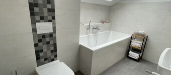 Modern "industrial style" vacation apartment with terrace + nearby playground